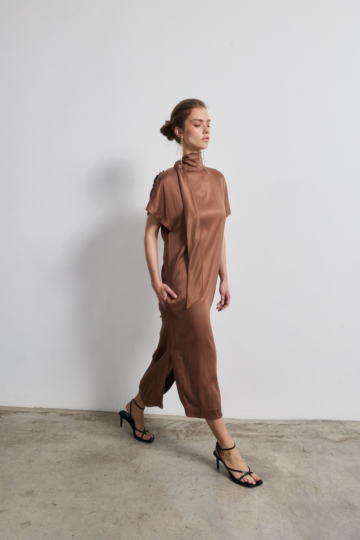 Vestido Ashley Marrón — Galcon Studio · detalle 6