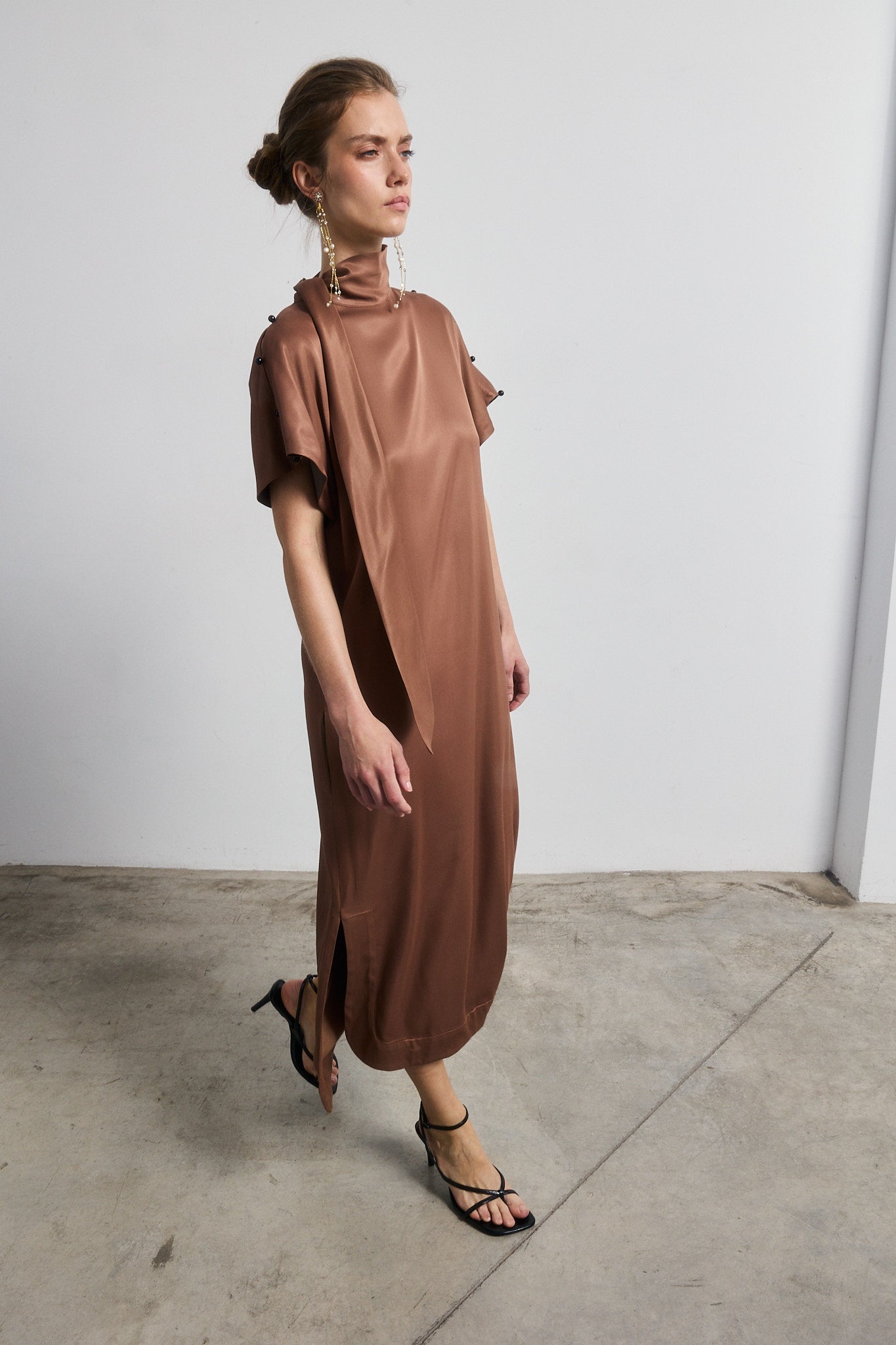 Vestido Ashley Marrón — Galcon Studio · detalle 3