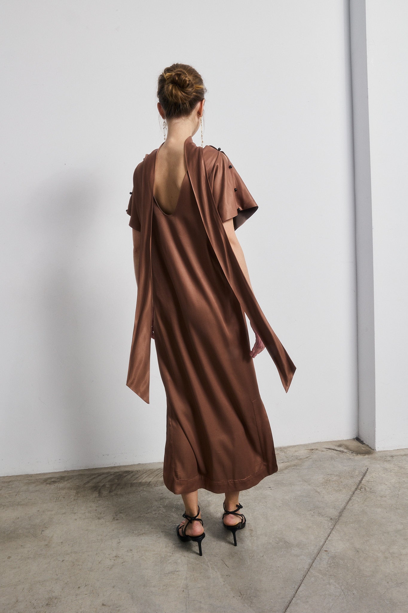 Vestido Ashley Marrón — Galcon Studio · detalle 2