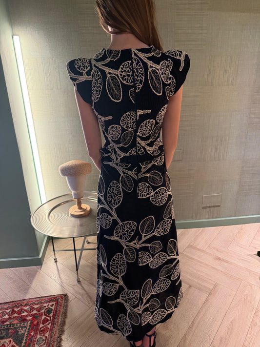 Vestido largo Mariposa negro con bordado floral en crudo – Pietra Madrid · PORTICO Concept, Turó Park Barcelona