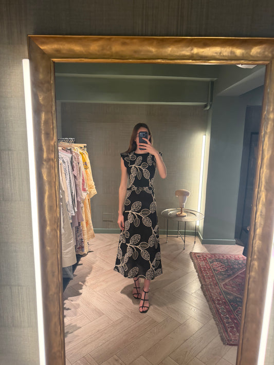 Vestido largo Mariposa negro con bordado floral en crudo – Pietra Madrid · PORTICO Concept, Turó Park Barcelona (vista 2)