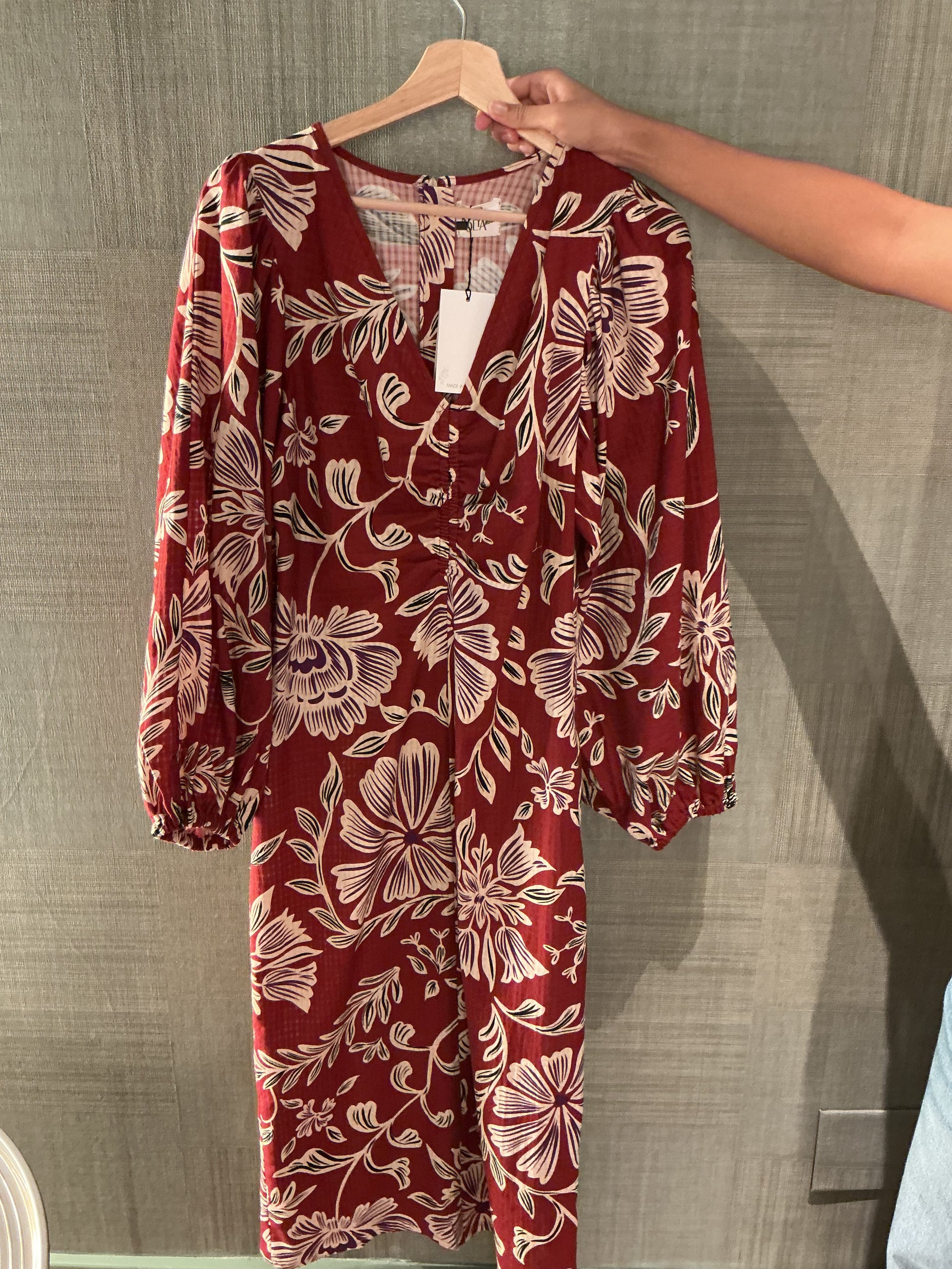 Vestido midi burdeos con estampado floral – Magnolya Collection · PORTICO Concept, Turó Park Barcelona