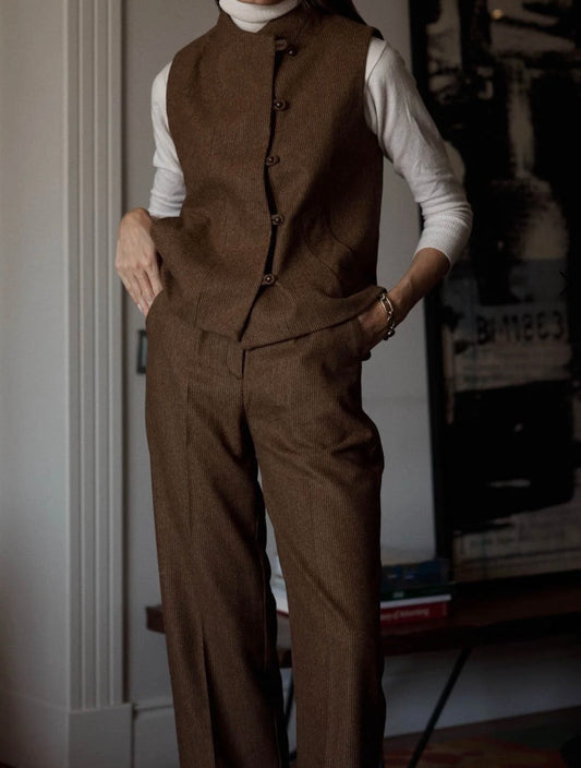 conjunto marrón chaleco y pantalón