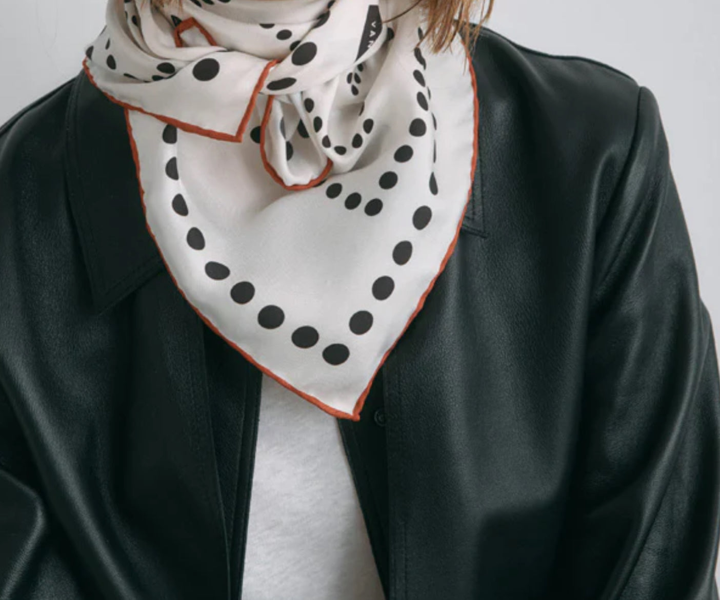 Pañuelo mini dot crema