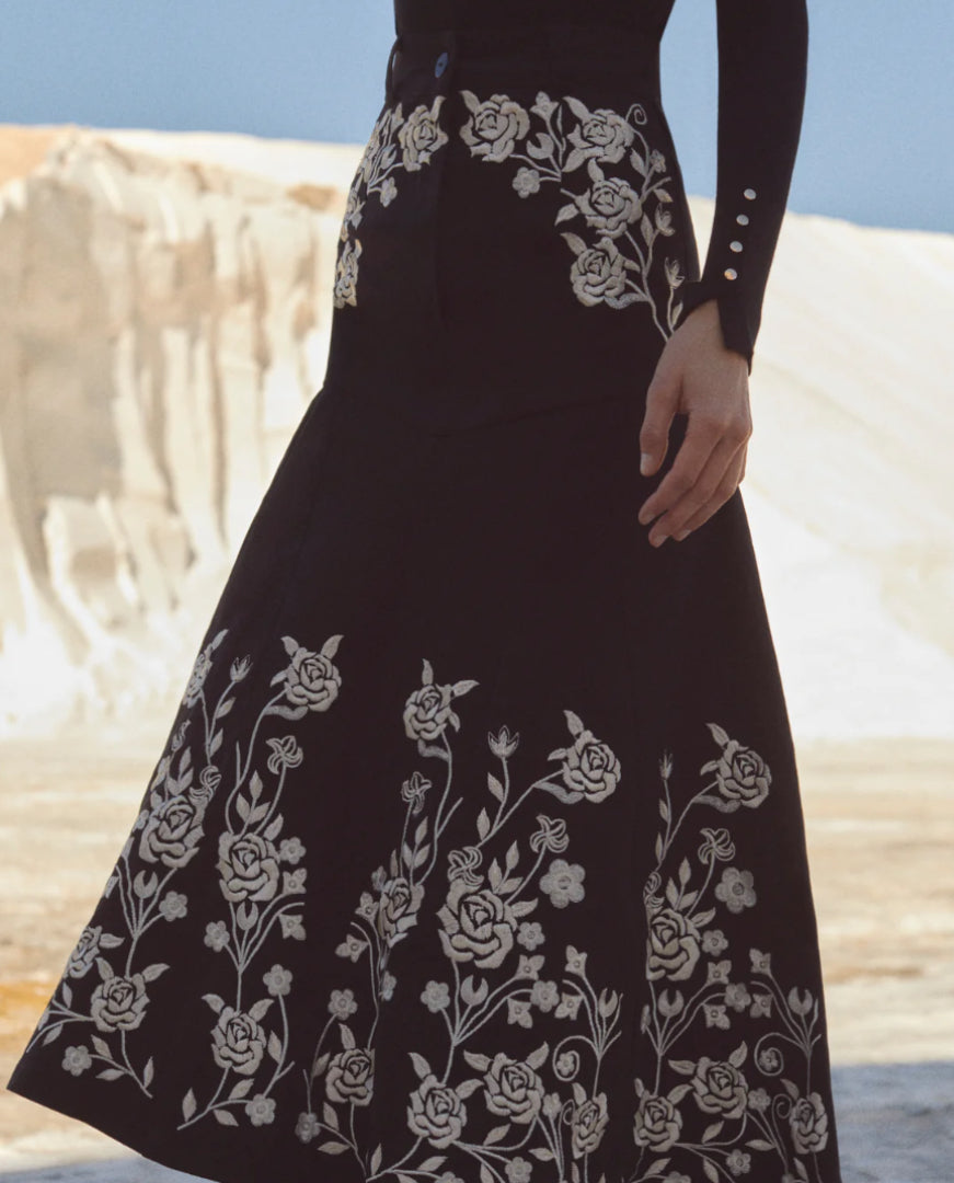 falda angela bordada negra