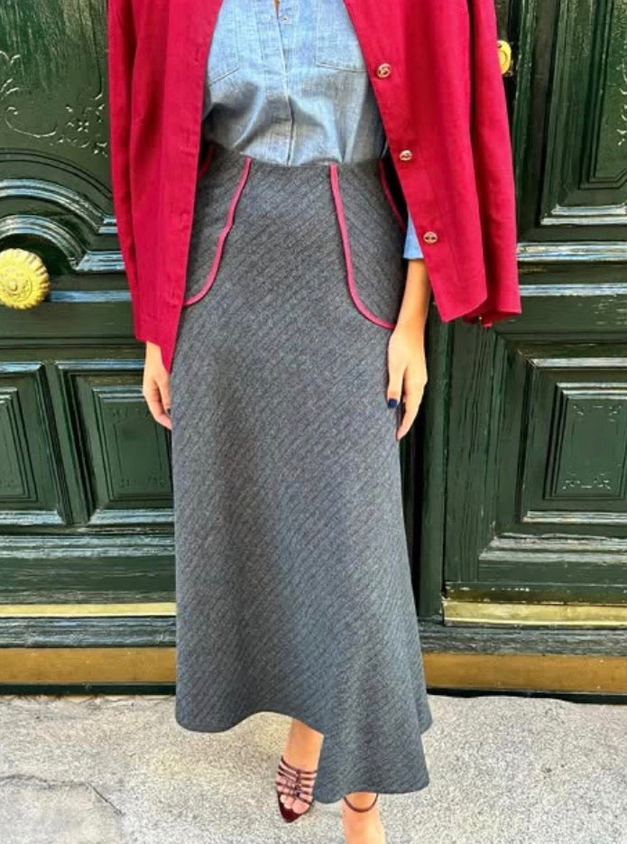 Falda azul vivo rojo