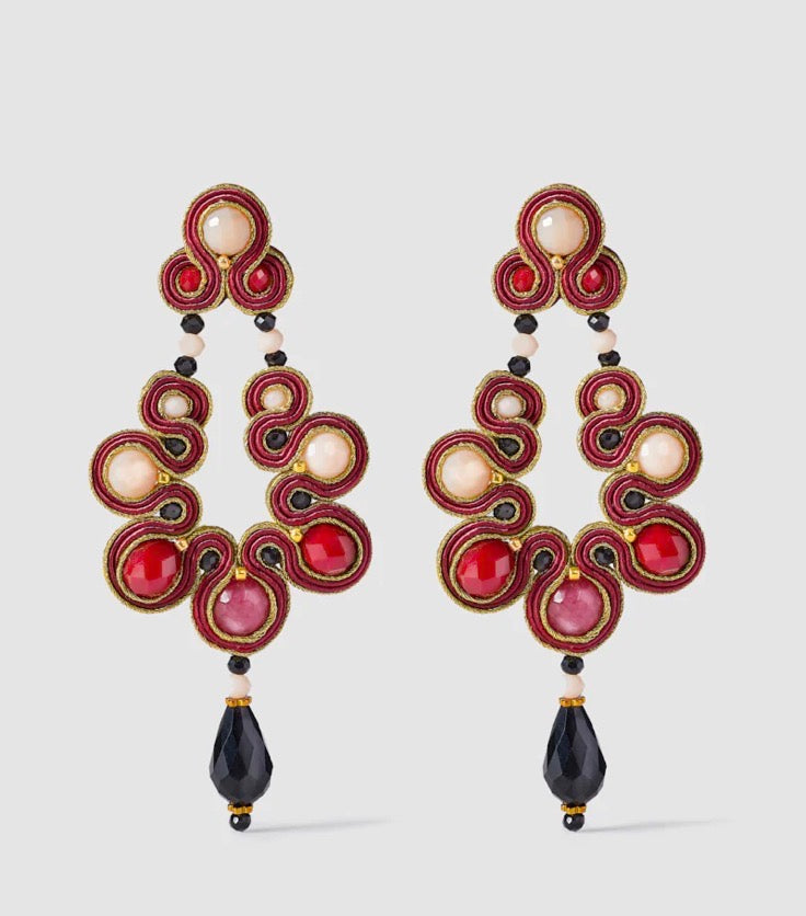 Pendientes Maria Antonieta Diana en tonos rojo y granate – Musula · PORTICO Concept, Turó Park Barcelona