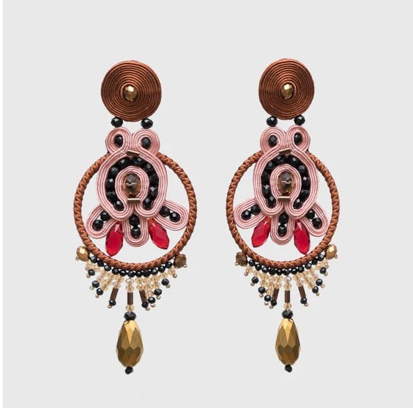 Pendientes Saint Honore Fraise en tonos rosa y fresa – Musula · PORTICO Concept, Turó Park Barcelona