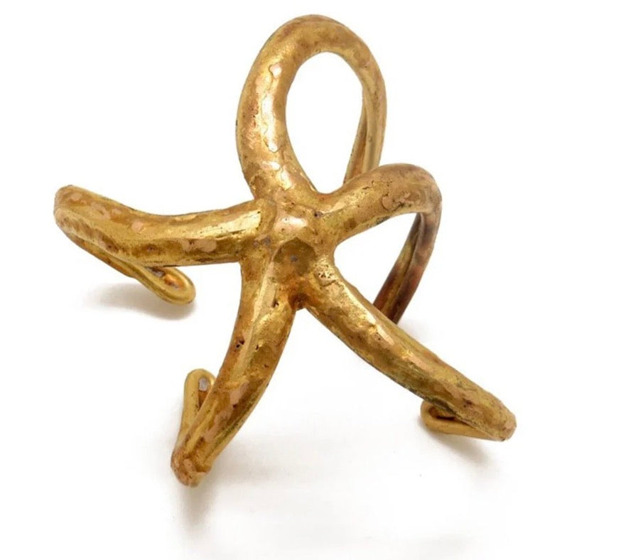Pulsera Estrella escultórica en latón – Olga Prieto · PORTICO Concept, Turó Park Barcelona