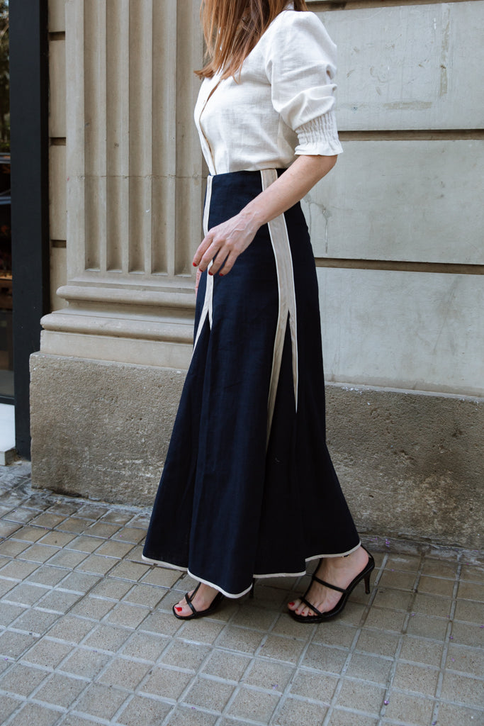 Falda larga tricolor en azul marino y crudo – Pietra Madrid · PORTICO Concept, Turó Park Barcelona
