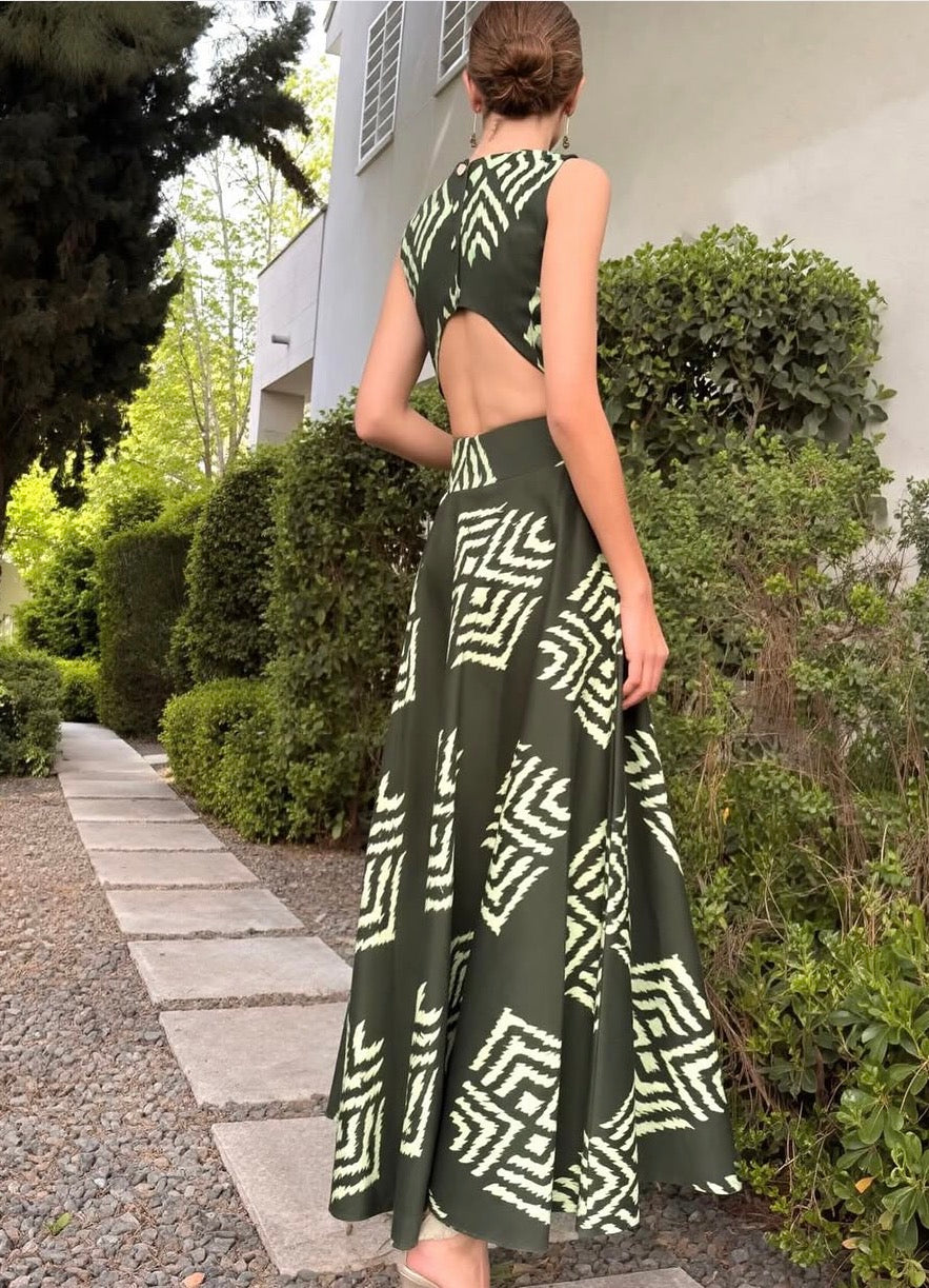 Vestido largo Back con estampado geométrico verde y crudo – Pietra Madrid · PORTICO Concept, Turó Park Barcelona (vista 2)
