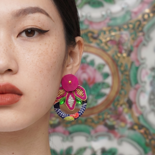 Pendientes Lotus Magenta de Musula en magenta · PORTICO Concept, Turó Park Barcelona