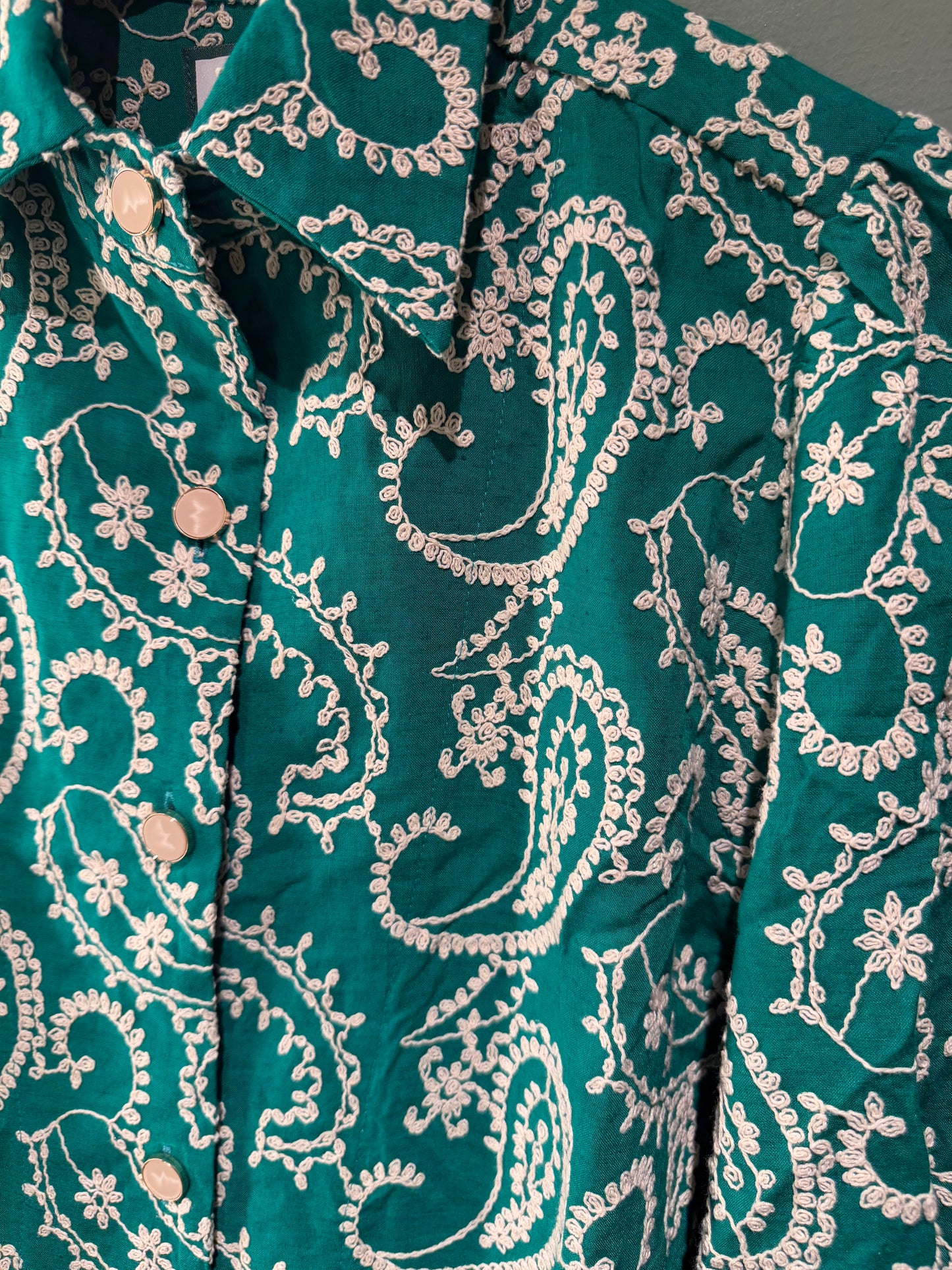 Camisa verde bordada
