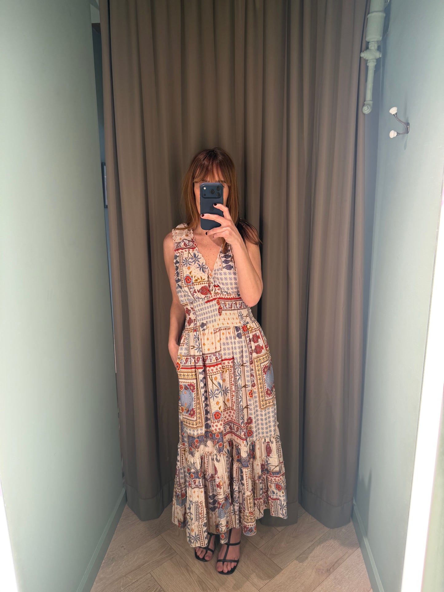 Vestido largo crudo con estampado patchwork multicolor – Magnolya Collection · PORTICO Concept, Turó Park Barcelona