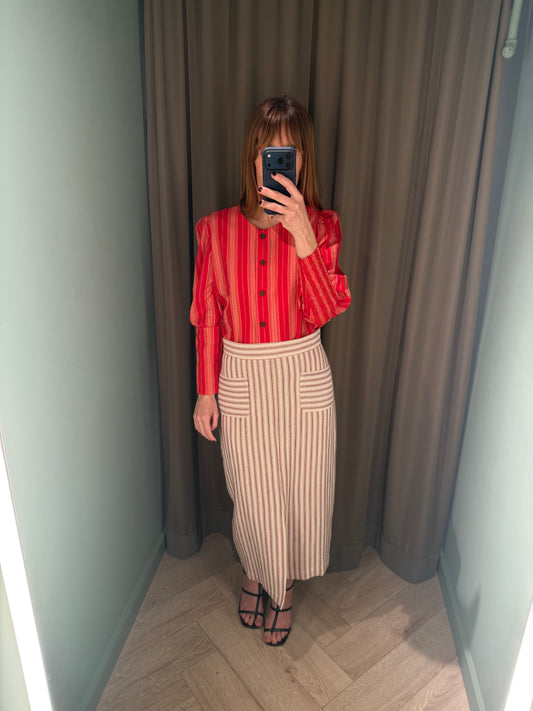 Blusa roja a rayas con botones – Magnolya Collection · PORTICO Concept, Turó Park Barcelona