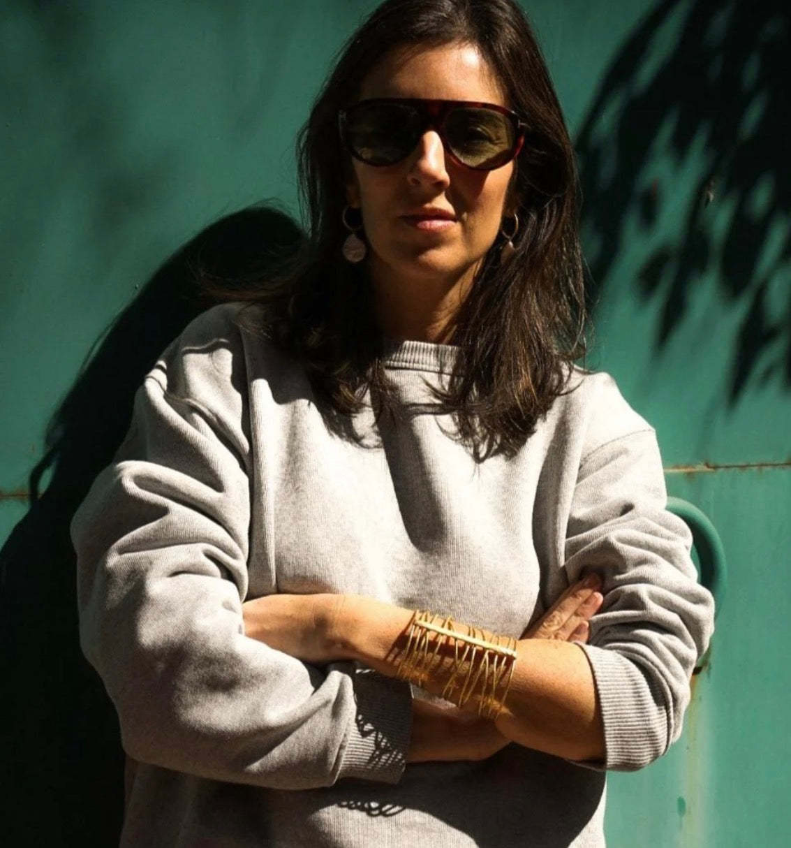 Brazalete Lineas en hilos de latón – Olga Prieto · PORTICO Concept, Turó Park Barcelona (vista 2)