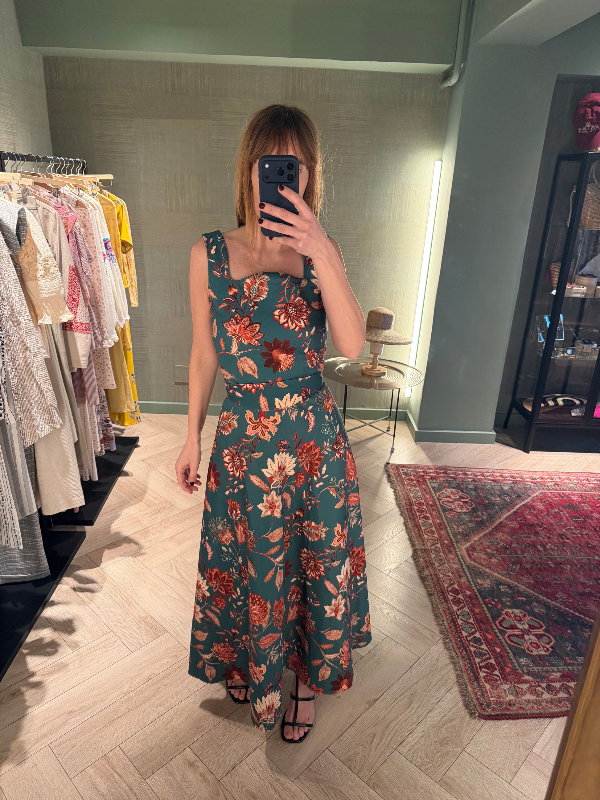 Vestido largo Onda con estampado floral verde y naranja – Pietra Madrid · PORTICO Concept, Turó Park Barcelona