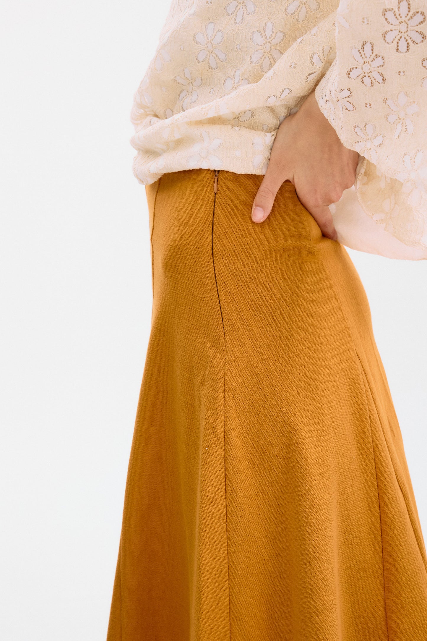 Blusa Meriggio Flores Bordadas Beige de IPA Brand · detalle 4