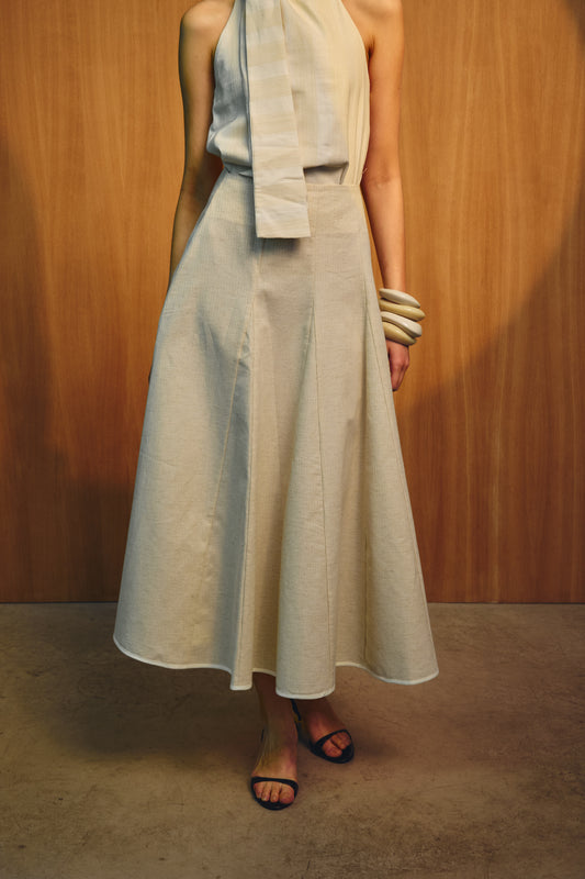 Falda Vela Midi Crudo de IPA Brand · falda midi de vuelo en color crudo, tejido deadstock Made in Spain