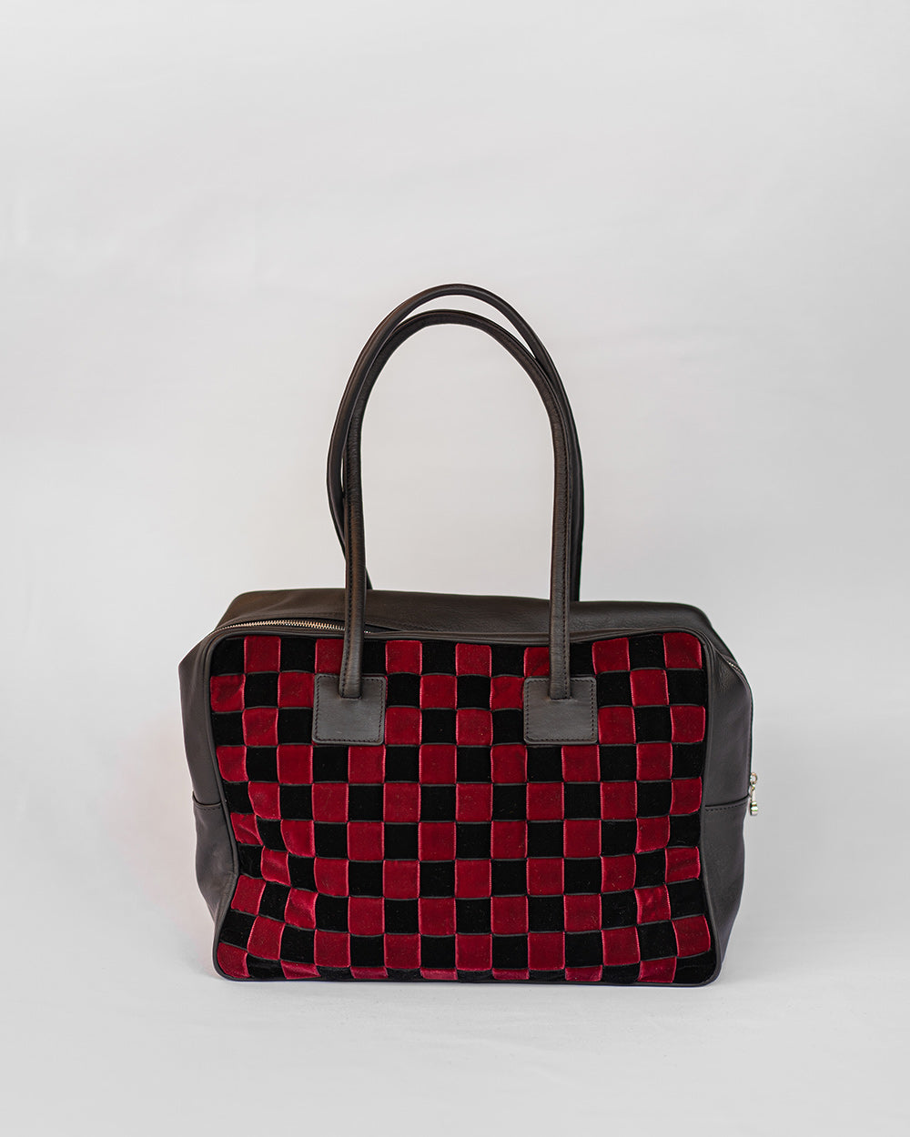 Bolso Inés Granate de Velvet Atelier, vista frontal con terciopelo de cuadros
