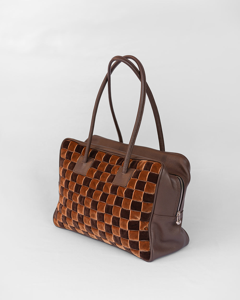 Bolso Inés Marrón de Velvet Atelier, vista lateral