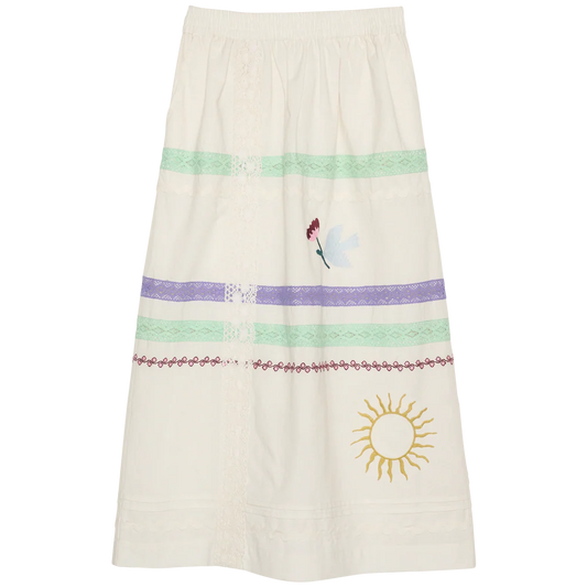 Falda midi blanca de algodón orgánico con cintas y bordados – Sissel Edelbo · PORTICO Concept, Turó Park Barcelona