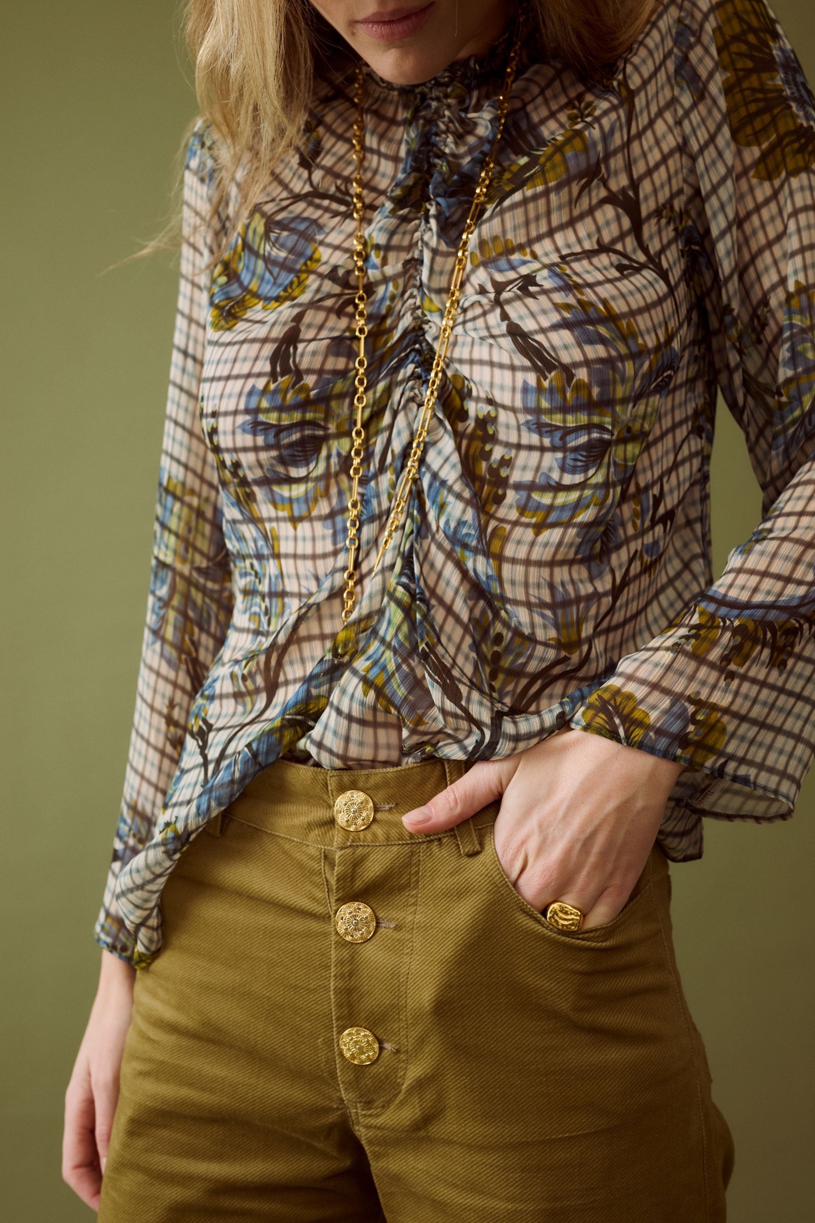 Detalle de los frunces y el estampado del Top Frunces Paco de Josephine – PORTICO Concept, Turó Park Barcelona (vista 3)