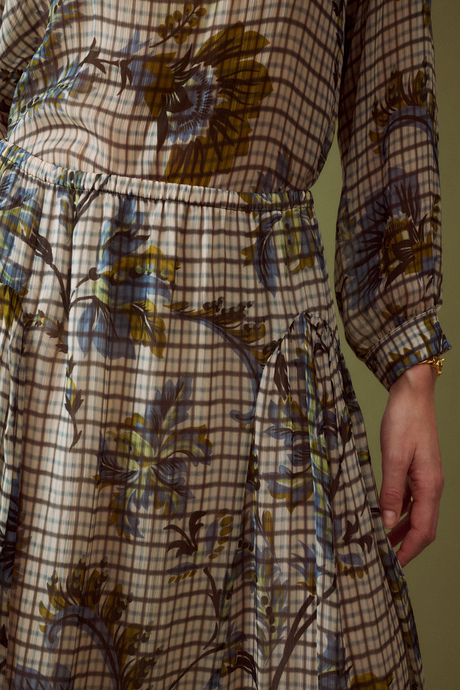 Falda Paco de Josephine en viscosa con estampado floral sobre cuadro – PORTICO Concept, Turó Park Barcelona (vista 2)