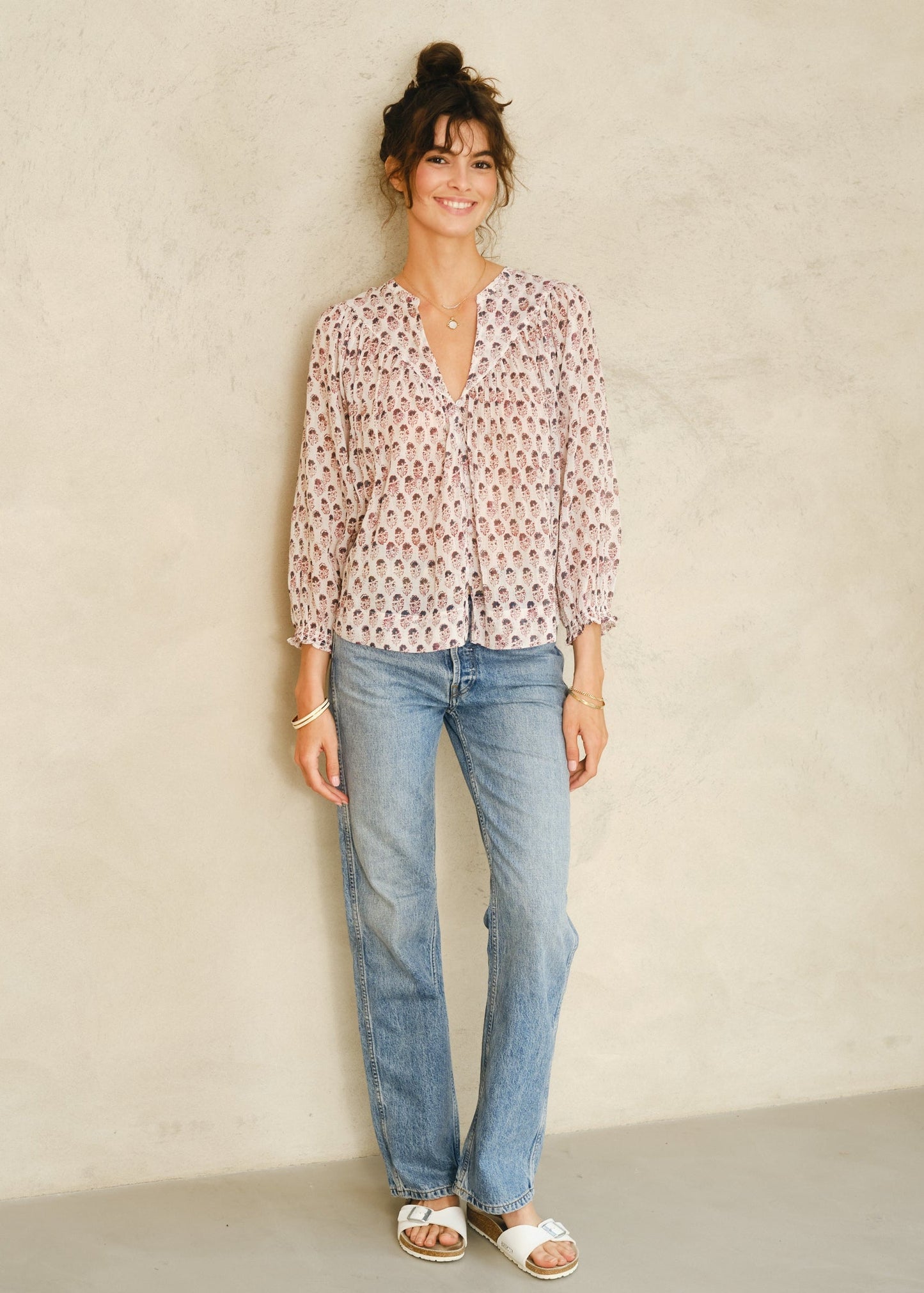 Top Kiki en azul marino con estampado floral, frontal – Mabe · PORTICO Concept, Turó Park Barcelona