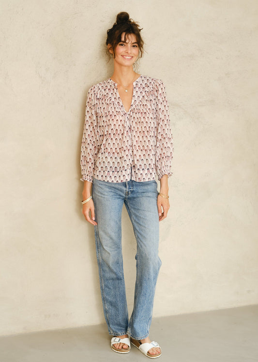 Top Kiki en azul marino con estampado floral, frontal – Mabe · PORTICO Concept, Turó Park Barcelona
