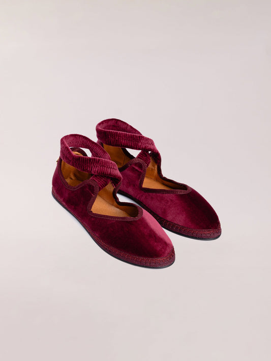 Loafers Burgundy, mocasín de terciopelo burdeos con interior de piel – Sveti Stefan · PORTICO Concept, Turó Park Barcelona (vista 2)