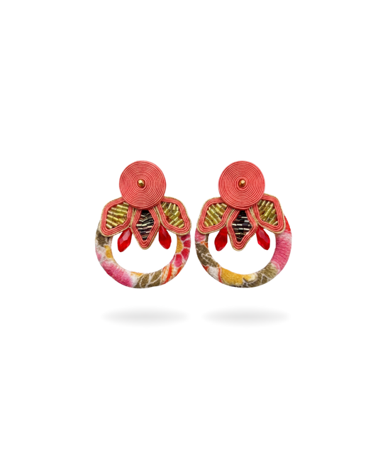 Pendientes Lotus Saumon en tonos salmón – Musula · PORTICO Concept, Turó Park Barcelona