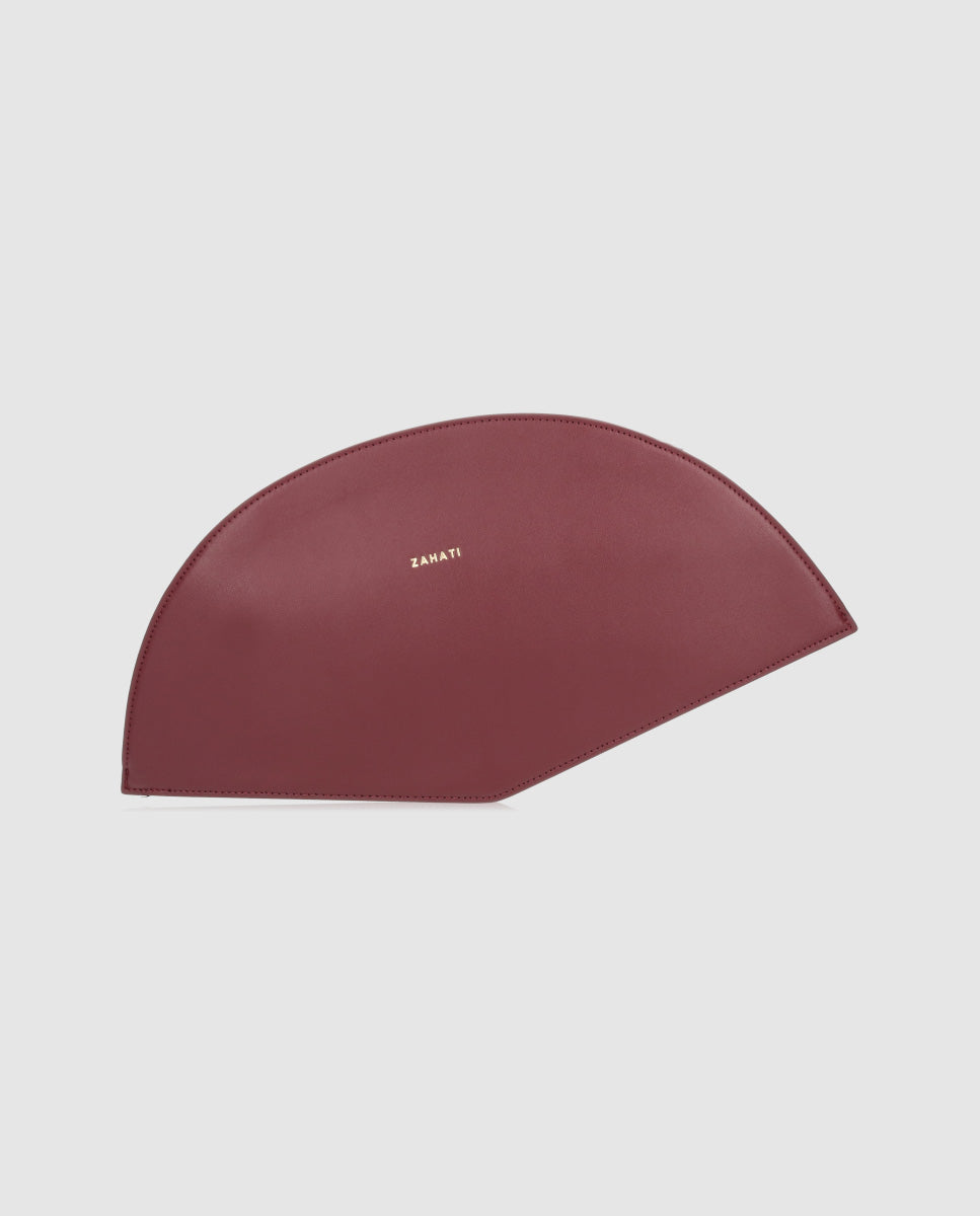 Bolso Abanico Lissé Burdeos de Zahati · eco luxury leather liso, cadena dorada desmontable
