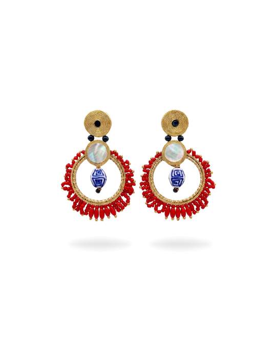 Pendientes Medallion Corail en tonos coral – Musula · PORTICO Concept, Turó Park Barcelona