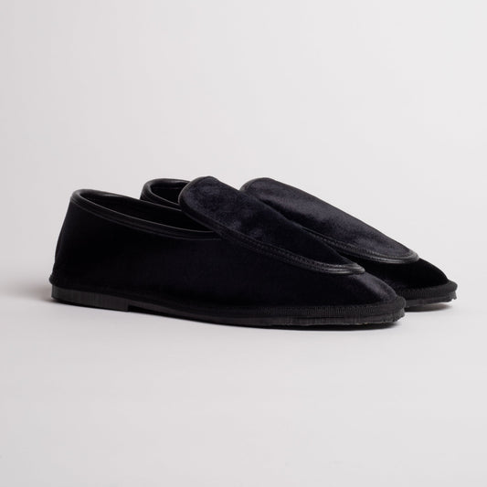 Mocasines Melanie Huynh Terciopelo Negro de Ilio Smeraldo · terciopelo negro, forro de algodón y suela de goma