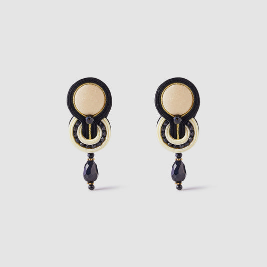 Pendientes Tommasa Cotton en crema y azul marino – Musula · PORTICO Concept, Turó Park Barcelona