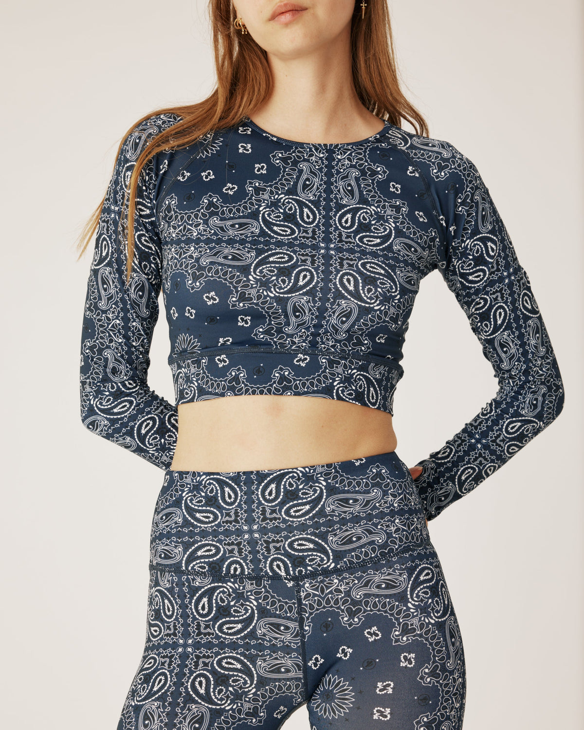 Top de Yoga Bandana Azul Marino de Arizona Love · vista 2