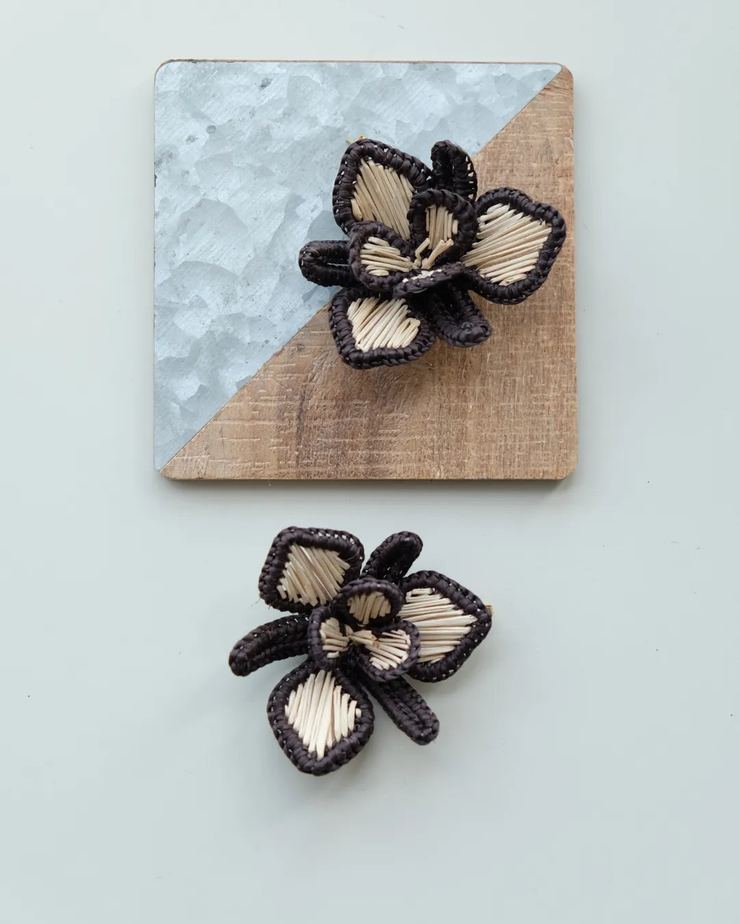 Pendientes Orquidea Beige Black de Coper · detalle 5