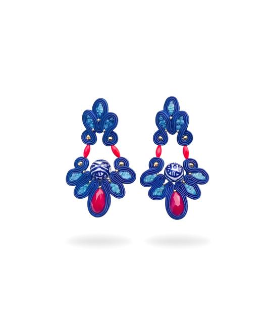 Pendientes Pagoda Indigo en azul índigo – Musula · PORTICO Concept, Turó Park Barcelona