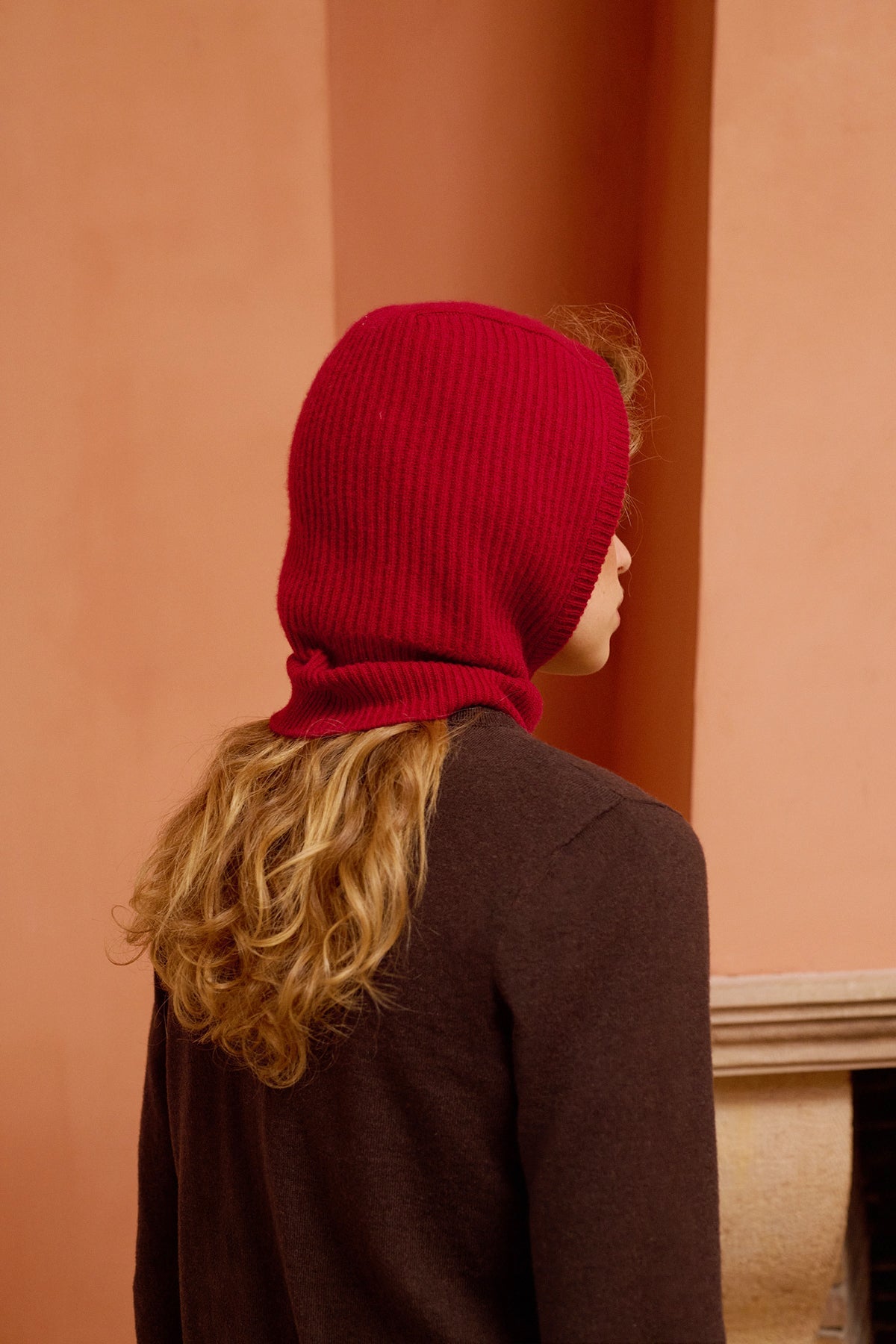 Gorro Pepita de cachemira color cereza de Maria de la Orden
