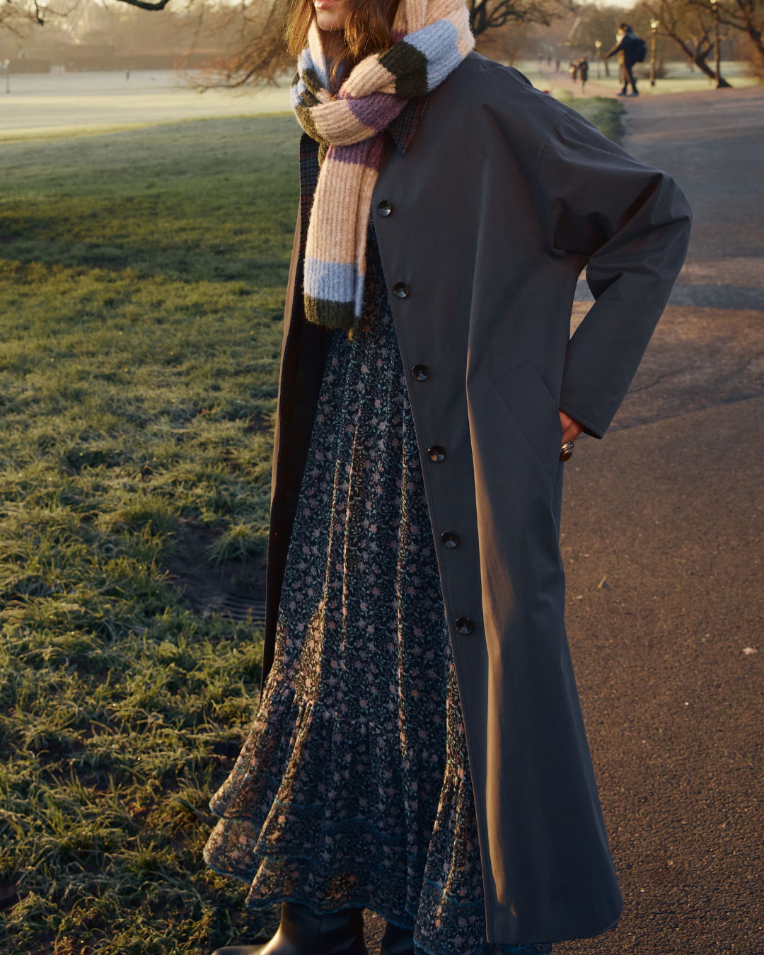 Gabardina George gris de Magnolya Collection, tejido