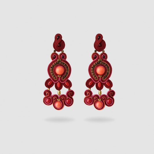 Pendientes Royal Tartan Carmine de Musula · soutache de rayón, cristal, coral y hematites