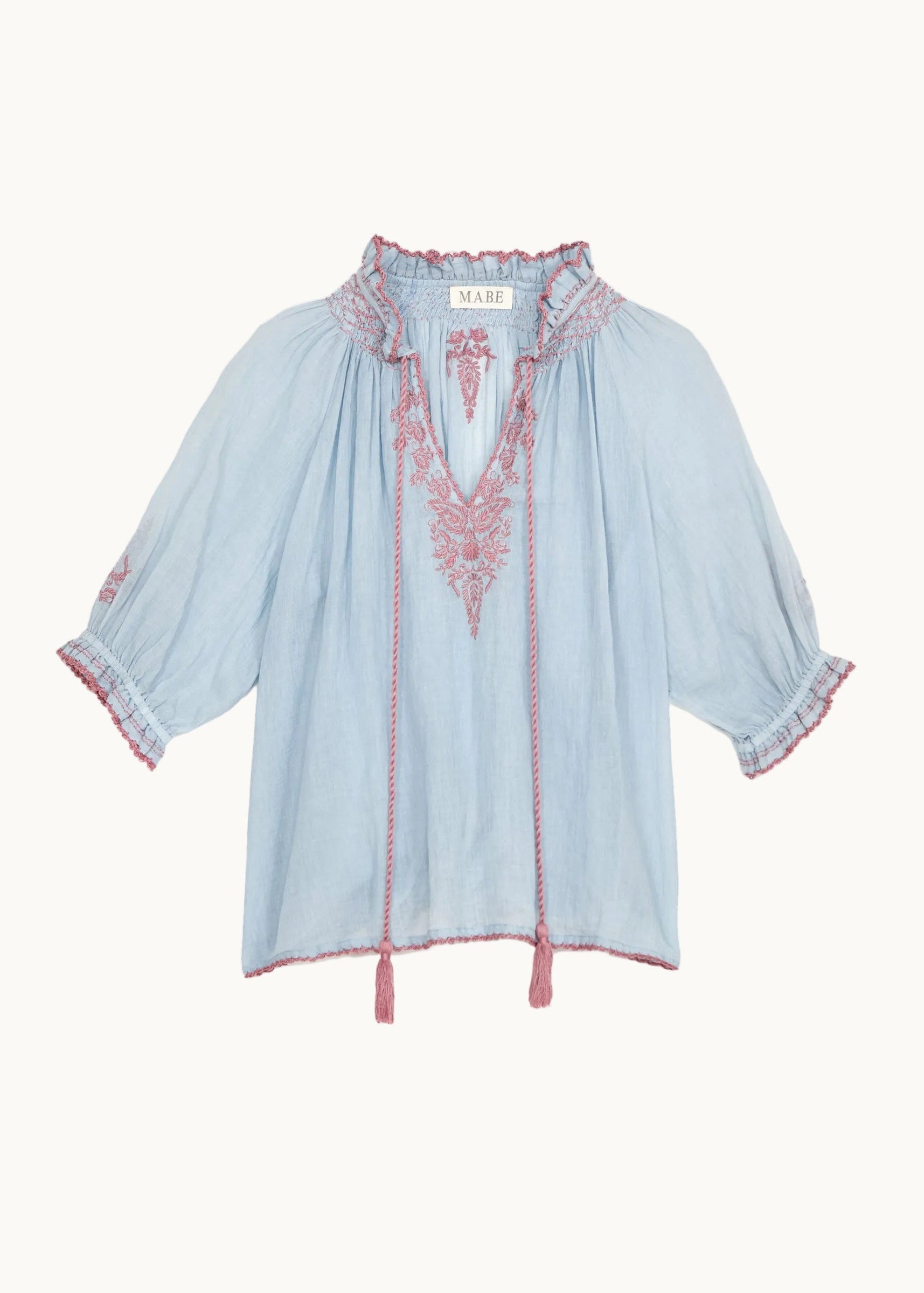 Top Talia en azul claro con bordados en rosa – Mabe · PORTICO Concept, Turó Park Barcelona