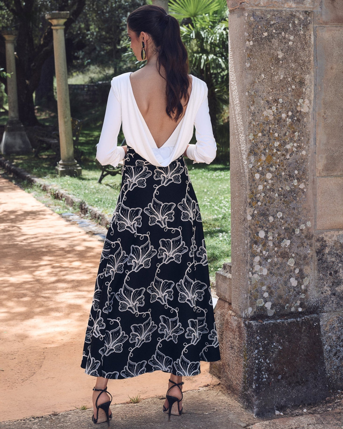 Falda Clio Flores de IQ Collection · detalle del bordado