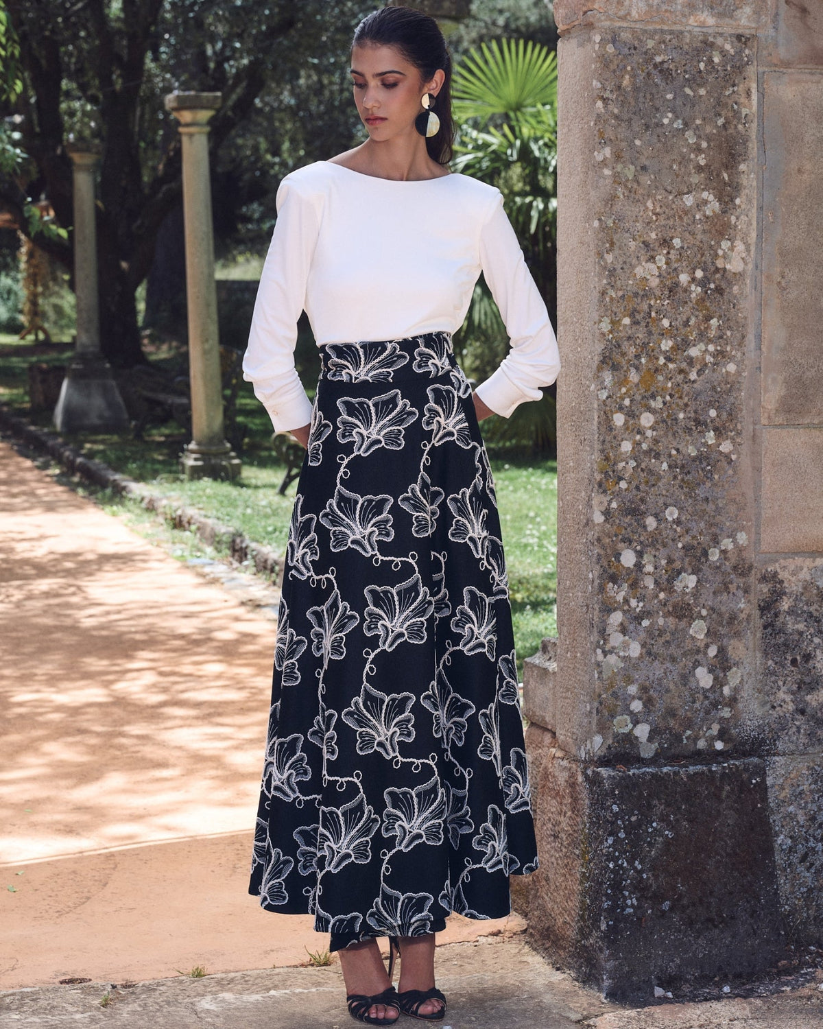 Falda Clio Flores de IQ Collection · look de invitada