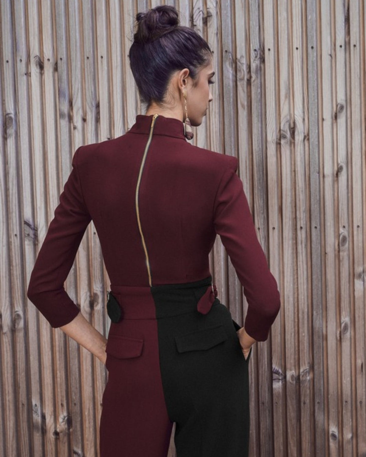 Pantalón Erin Burdeos y Negro de IQ Collection · detalle 5