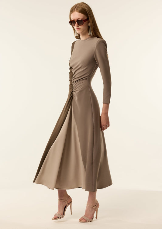 Vestido Olive Tricolor de IQ Collection · color-block caqui, gris y beige · midi entallado, manga larga · vista 2