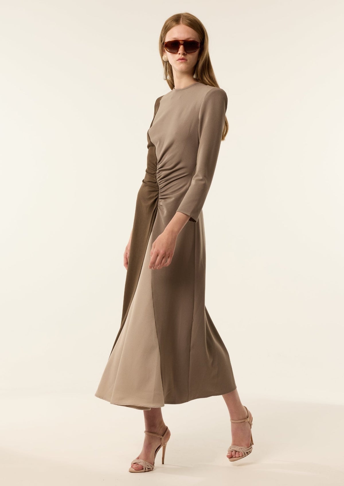 Vestido Olive Tricolor de IQ Collection · color-block caqui, gris y beige · midi entallado, manga larga · vista 5