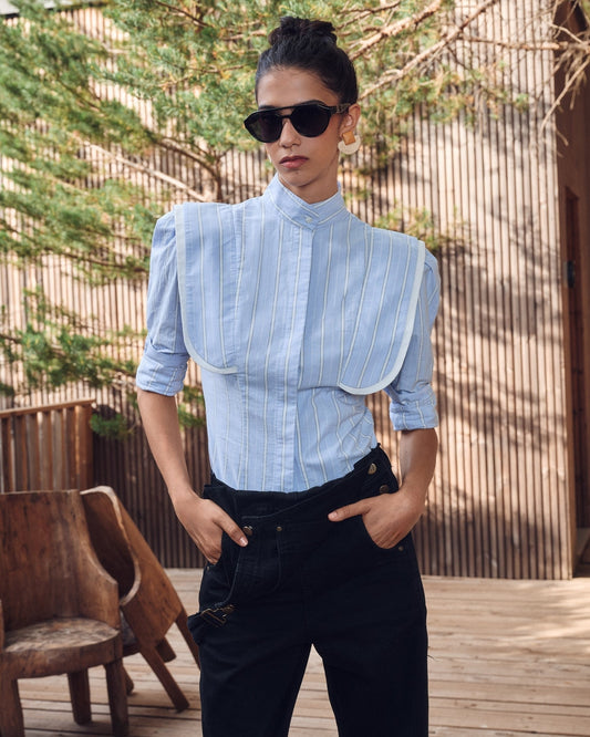 Camisa Anna Azul Rayas de IQ Collection · tejido de camisería a rayas azul y blanco, cuello de tirilla