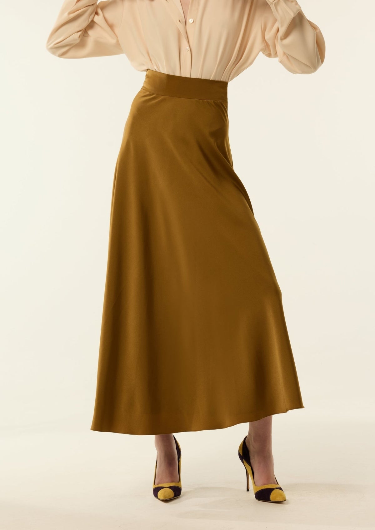 Falda Clara Mostaza de IQ Collection · seda color mostaza · largo midi · vista 5